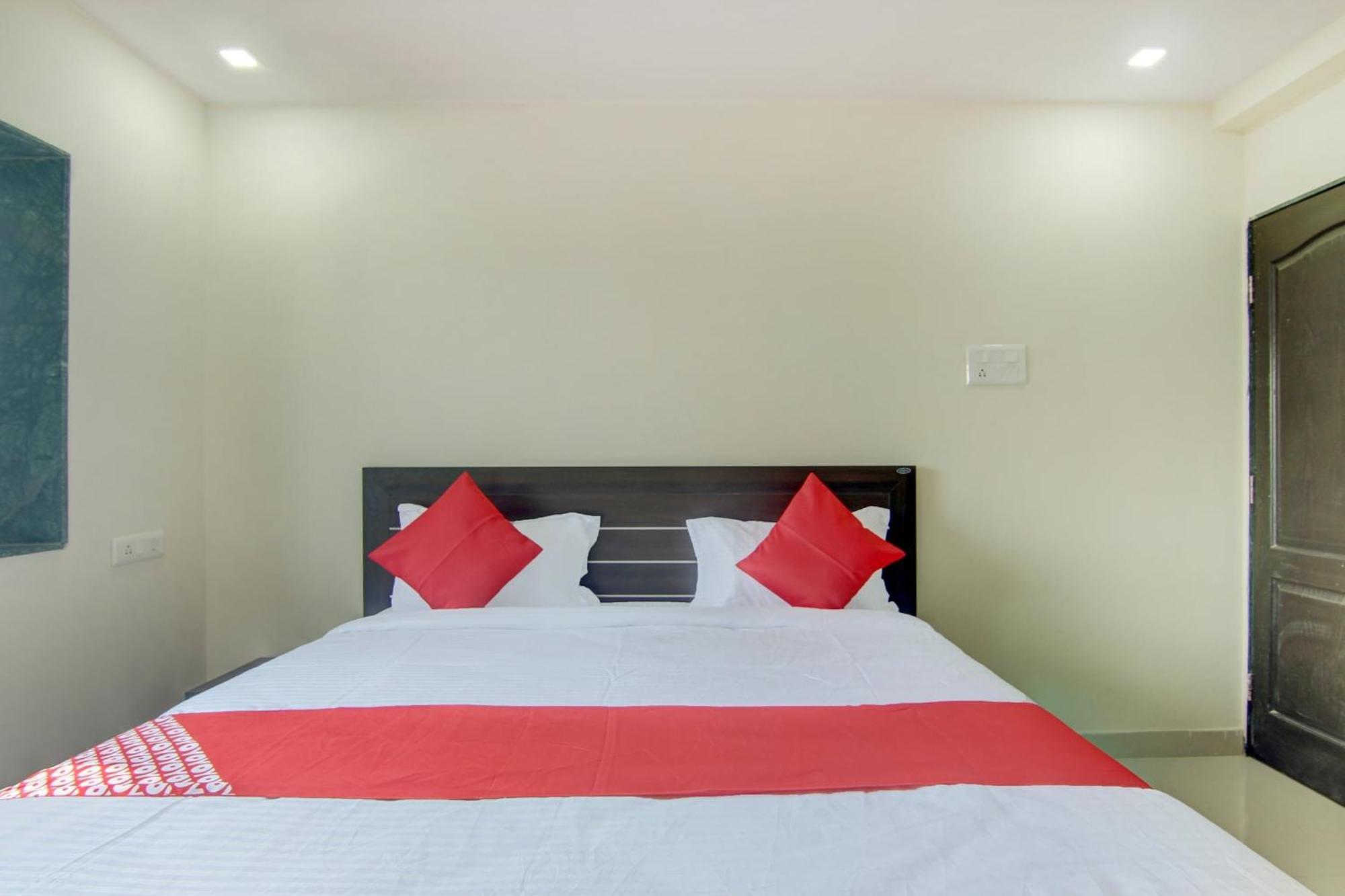 Hotel O Villa 31 Akot Buitenkant foto