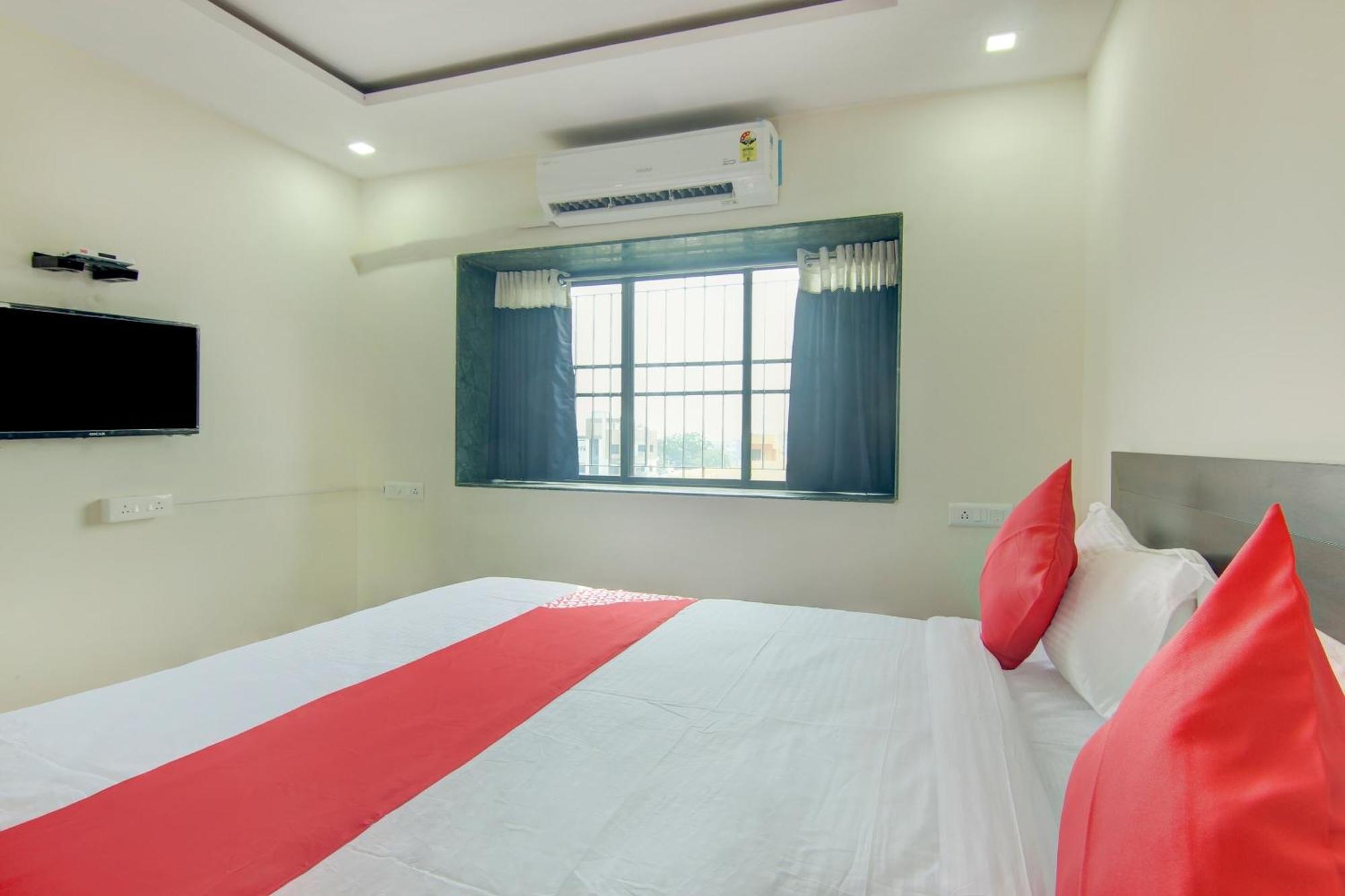 Hotel O Villa 31 Akot Buitenkant foto